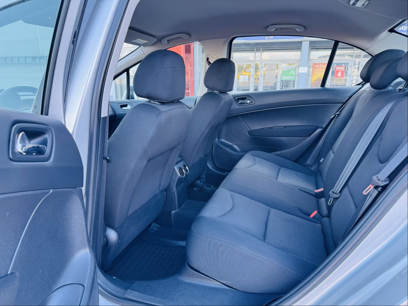 Peugeot 408 фото 6
