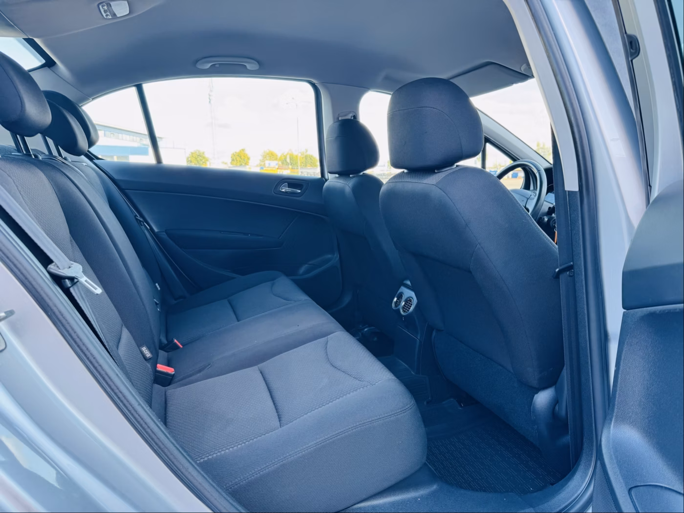 Peugeot 408 фото 7