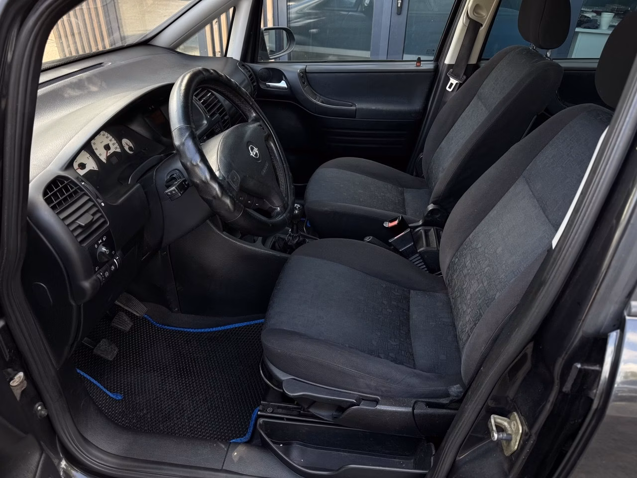 Opel Zafira фото 6