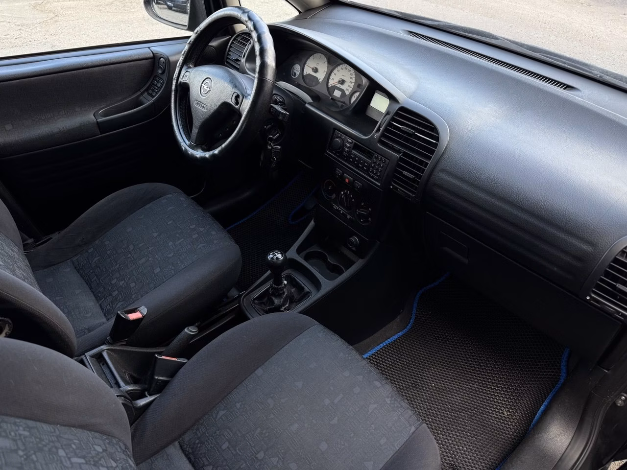 Opel Zafira фото 8