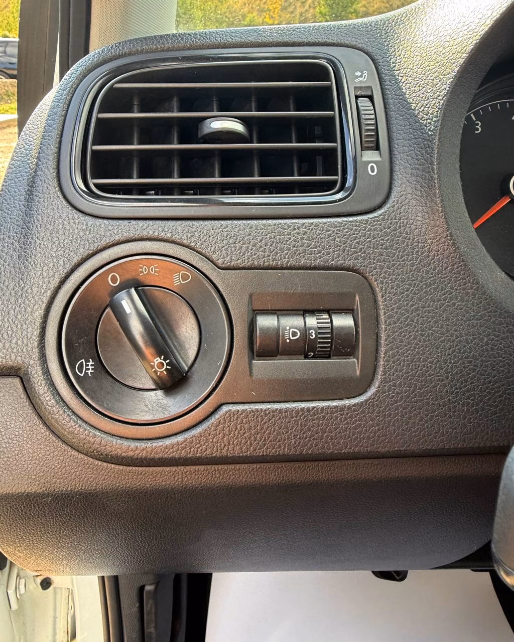 Volkswagen Polo Sedan фото 12