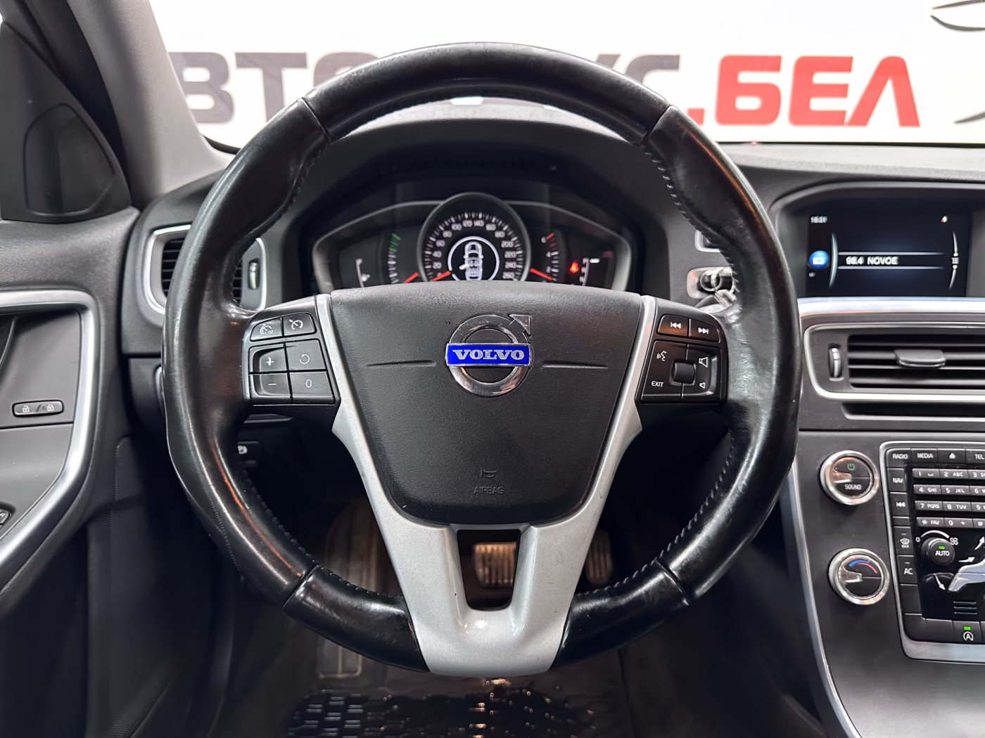 Volvo V60 фото 11