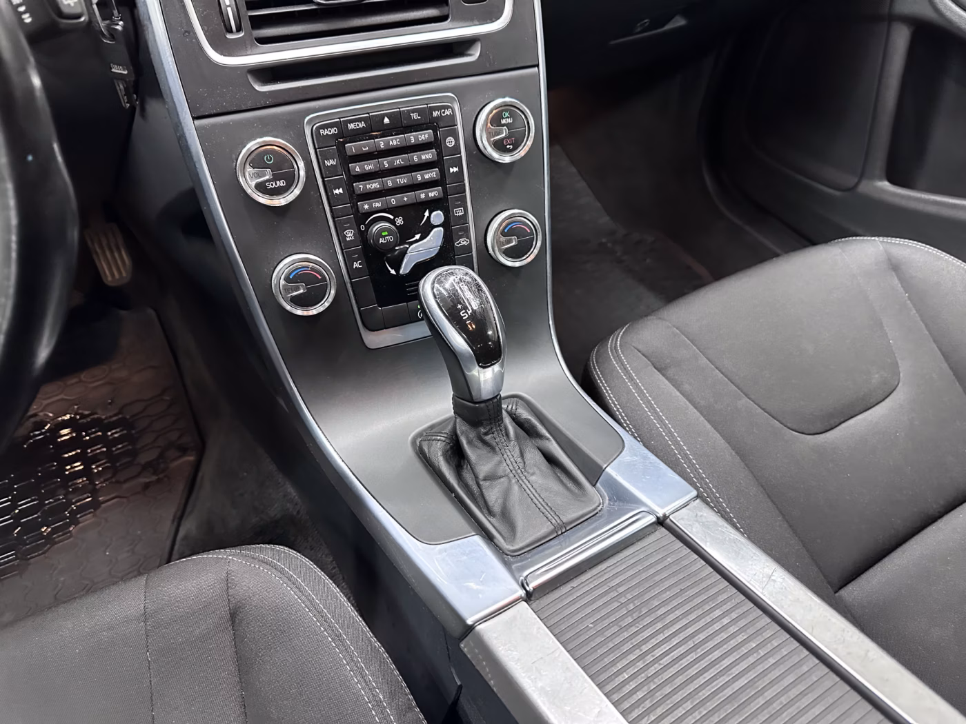 Volvo V60 фото 14