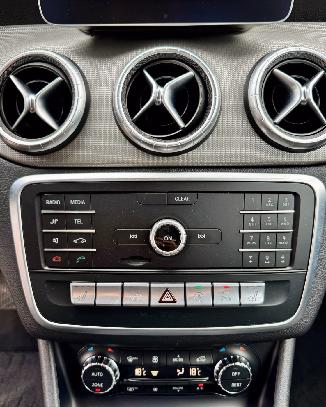 Mercedes-Benz CLA фото 16