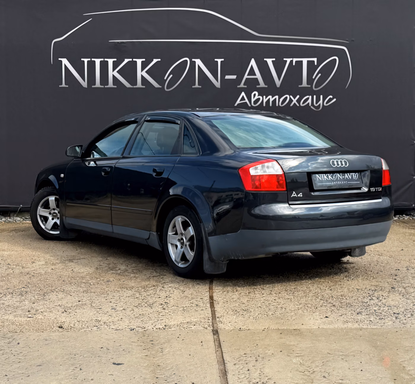 Audi A4 фото 4