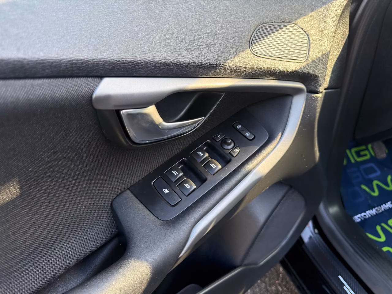 Volvo V40 фото 12