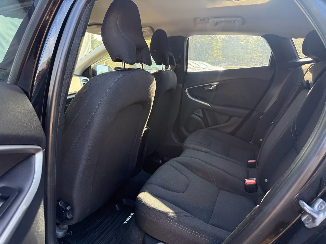 Volvo V40 фото 13