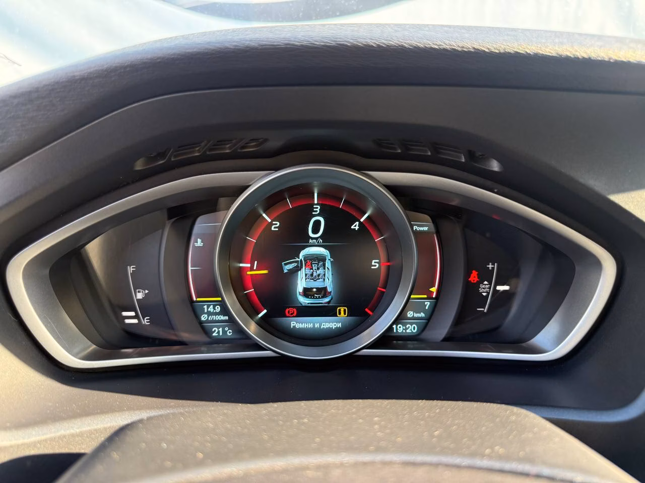 Volvo V40 фото 11