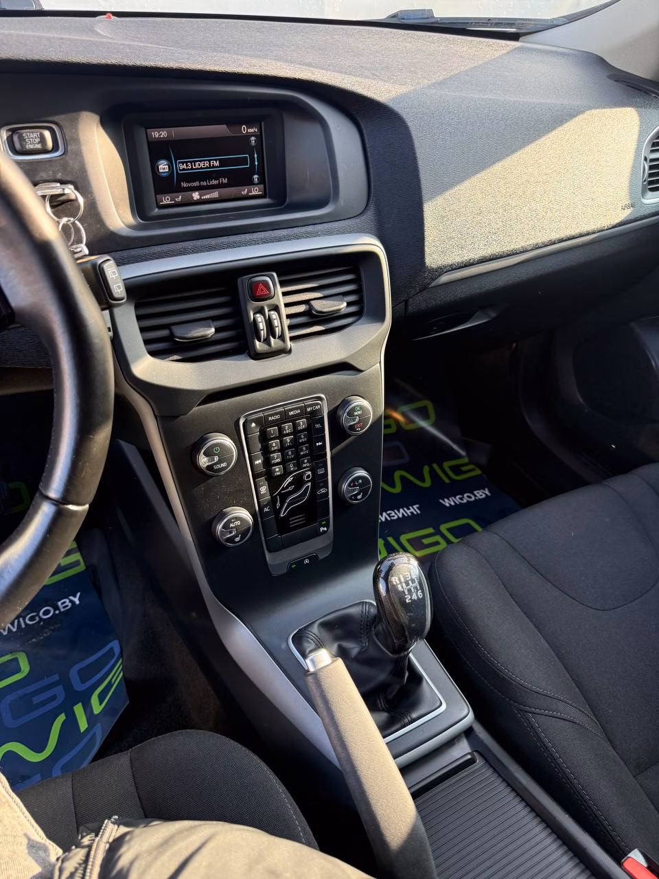 Volvo V40 фото 10