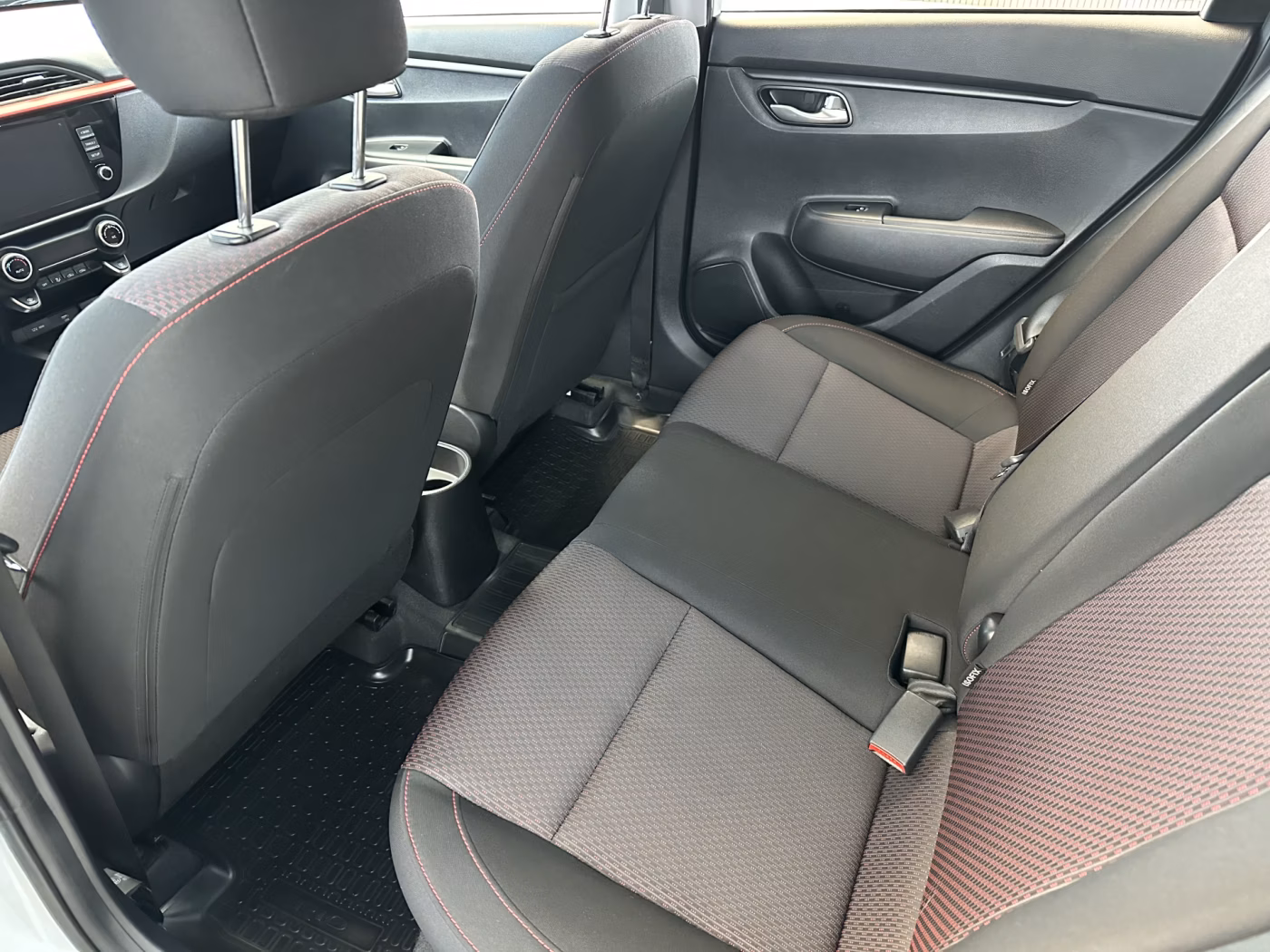 Kia Rio фото 12