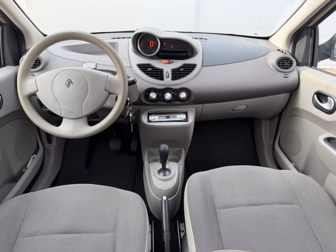 Renault Twingo фото 11