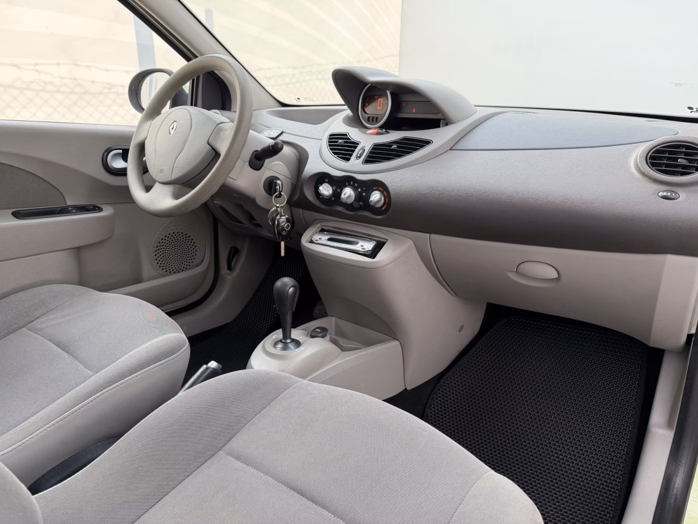 Renault Twingo фото 9