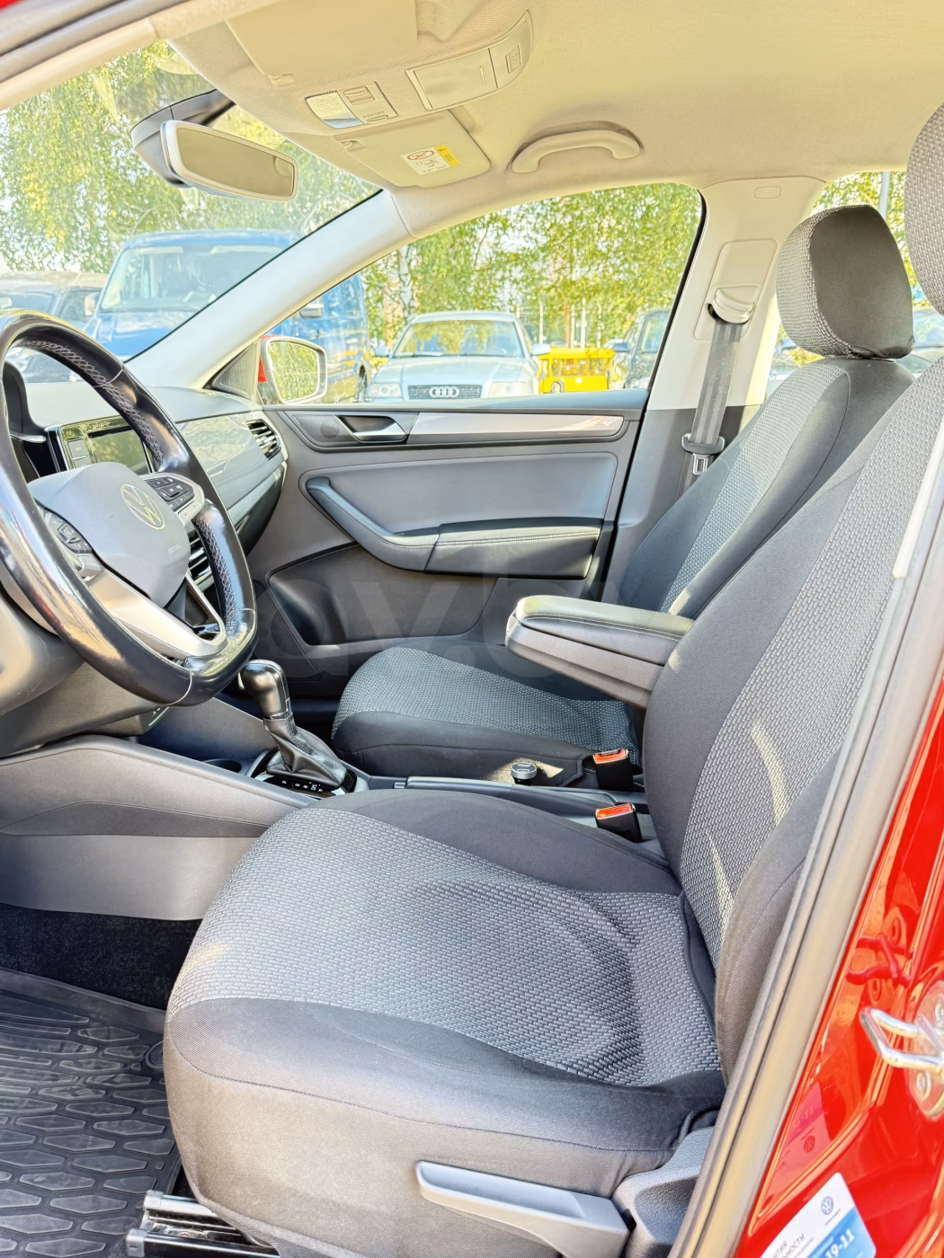 Volkswagen Polo Sedan фото 6