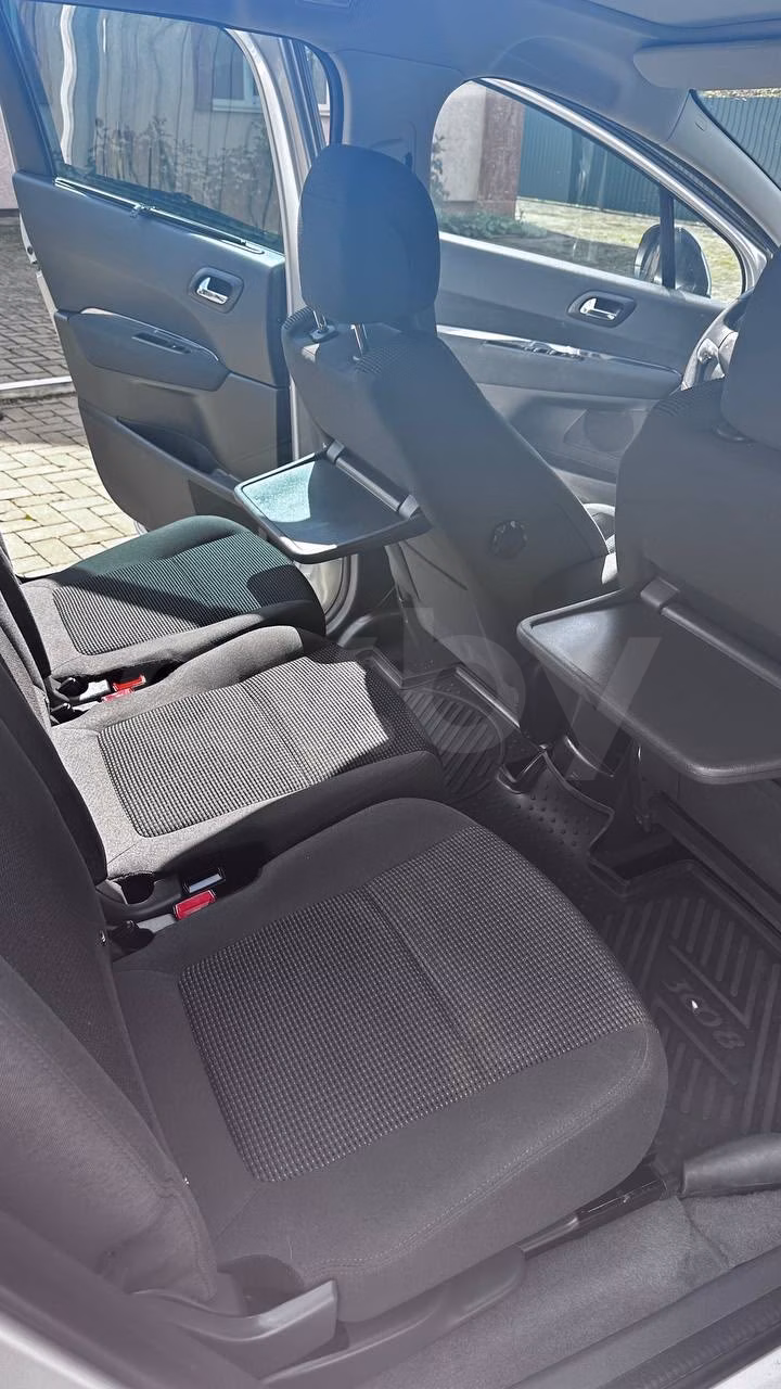 Peugeot 5008 фото 9