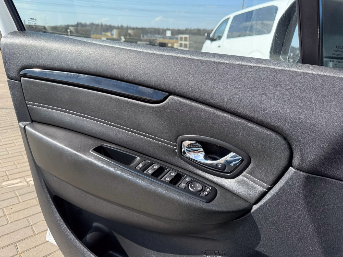 Renault Scenic фото 17