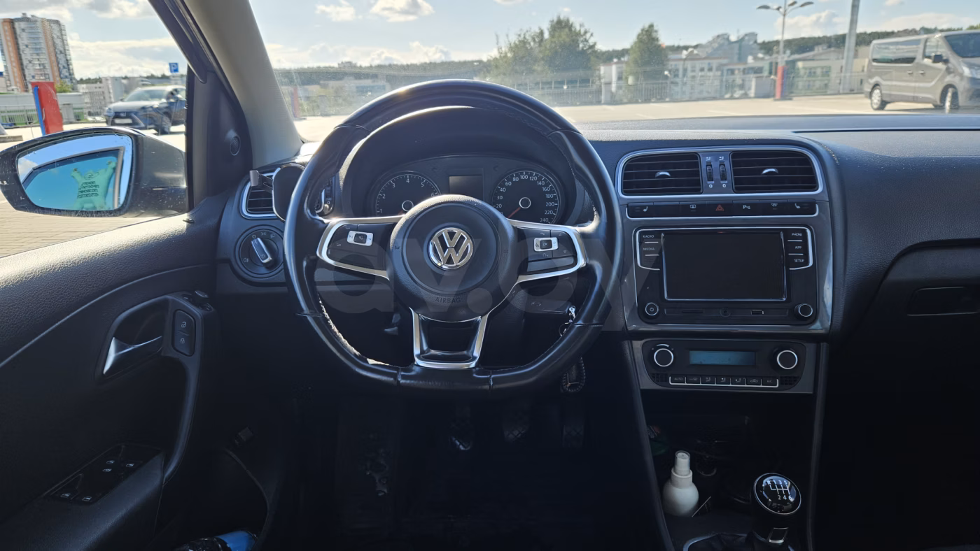 Volkswagen Polo Sedan фото 10