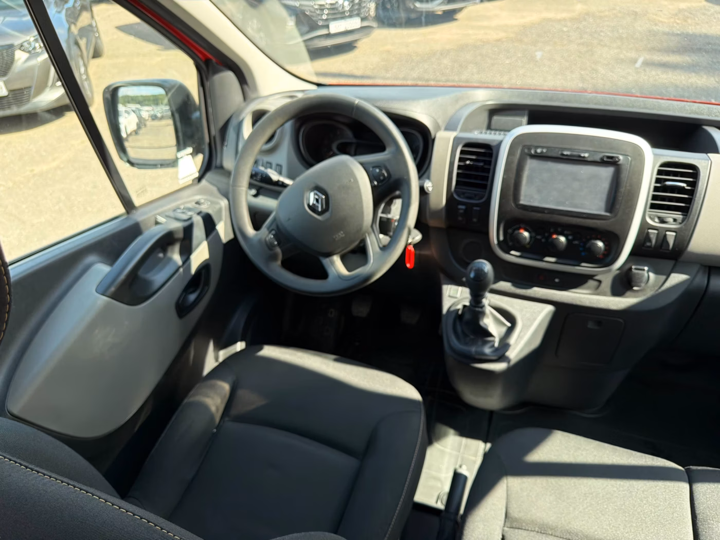 Renault Trafic фото 11