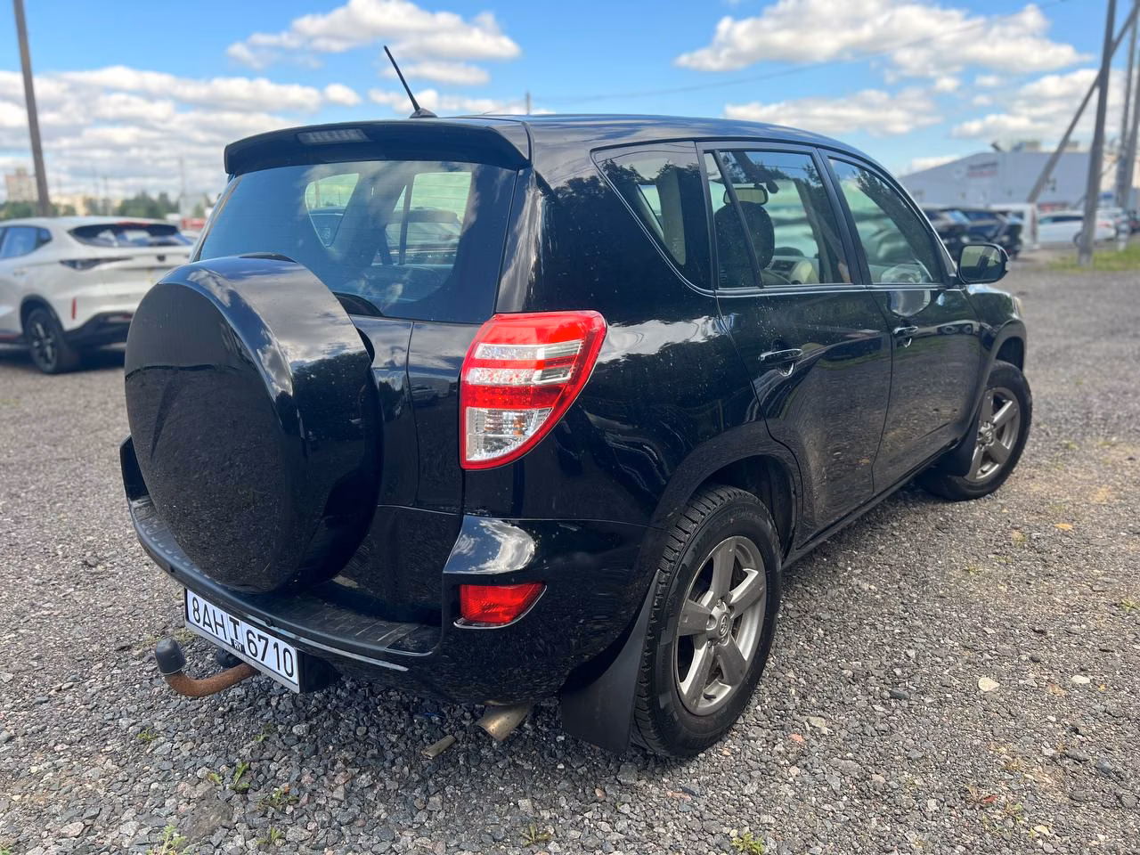 Toyota RAV4 фото 7