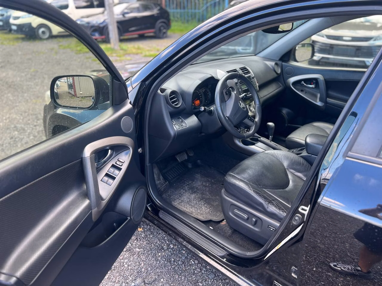 Toyota RAV4 фото 11