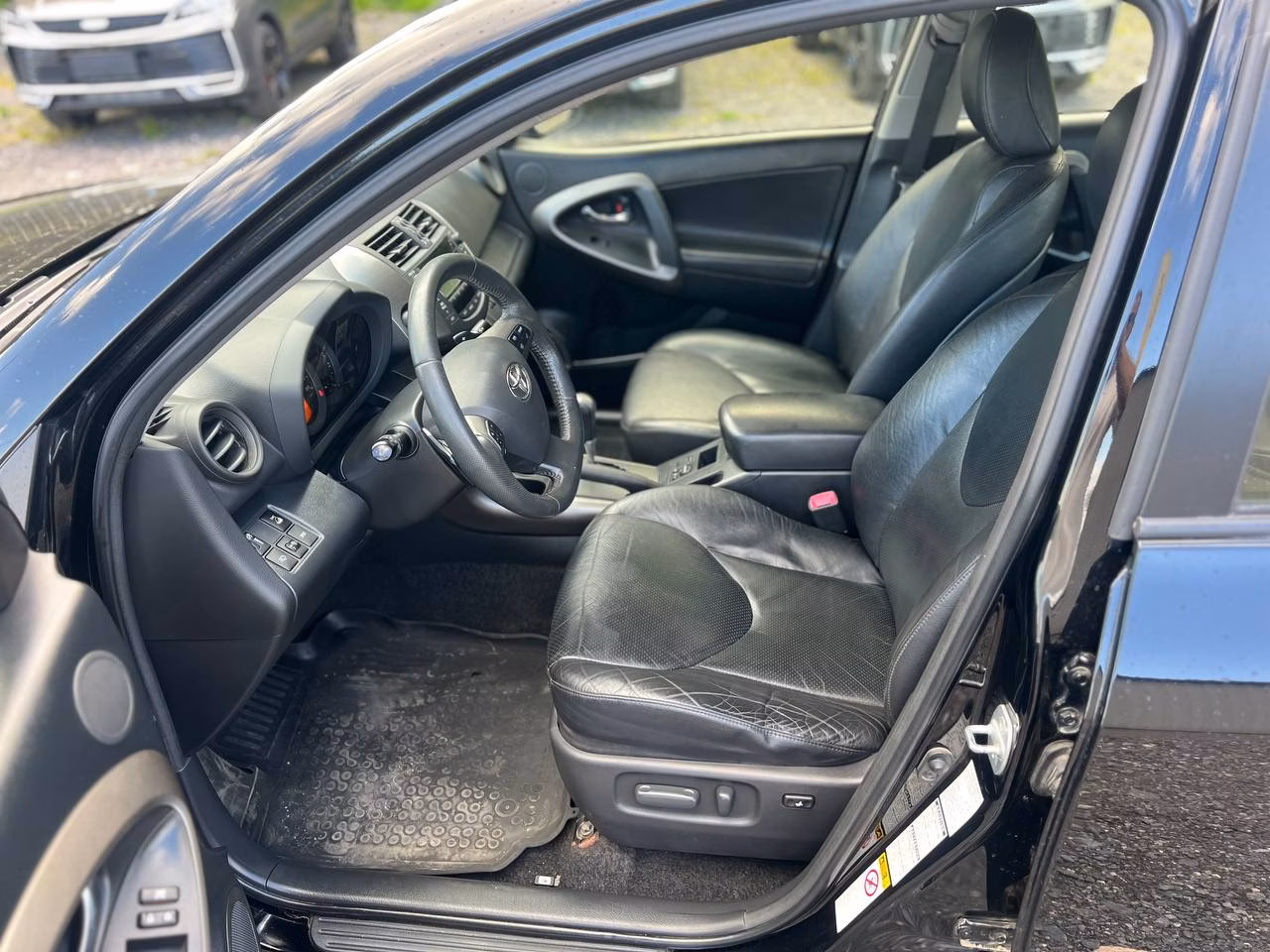 Toyota RAV4 фото 14
