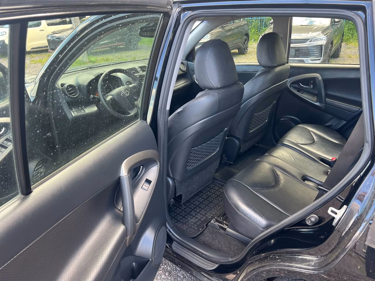 Toyota RAV4 фото 16