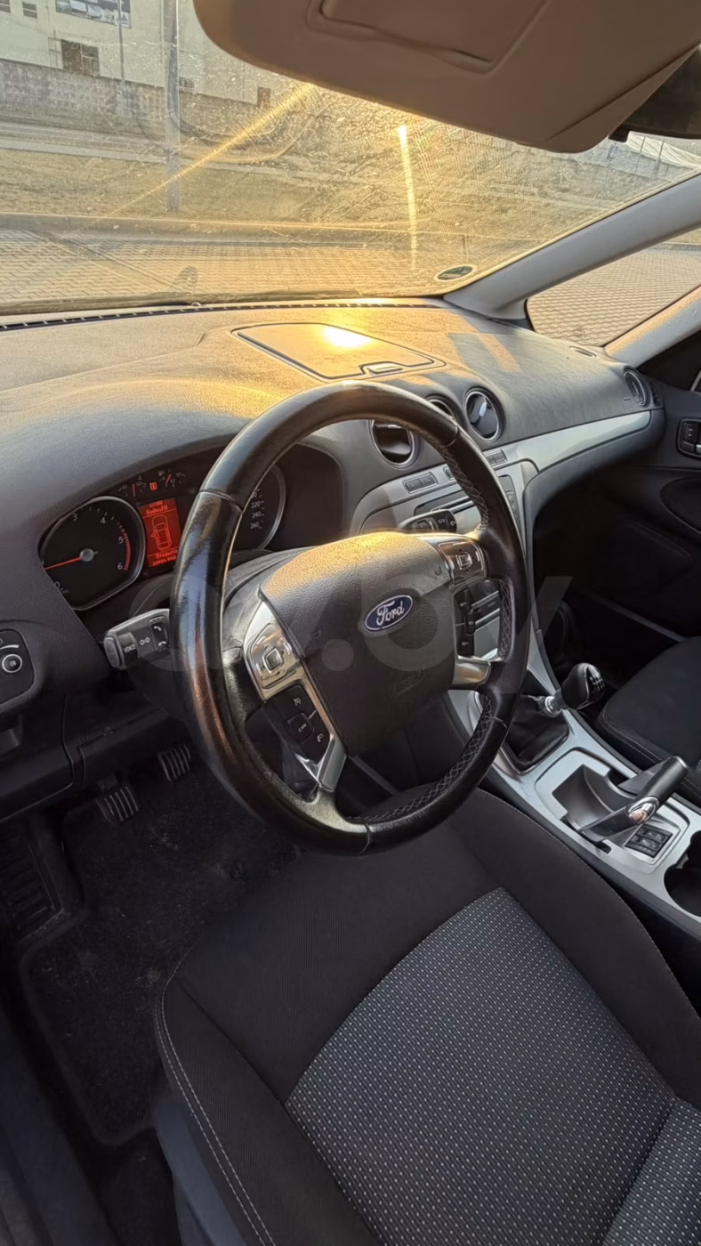 Ford Galaxy фото 10