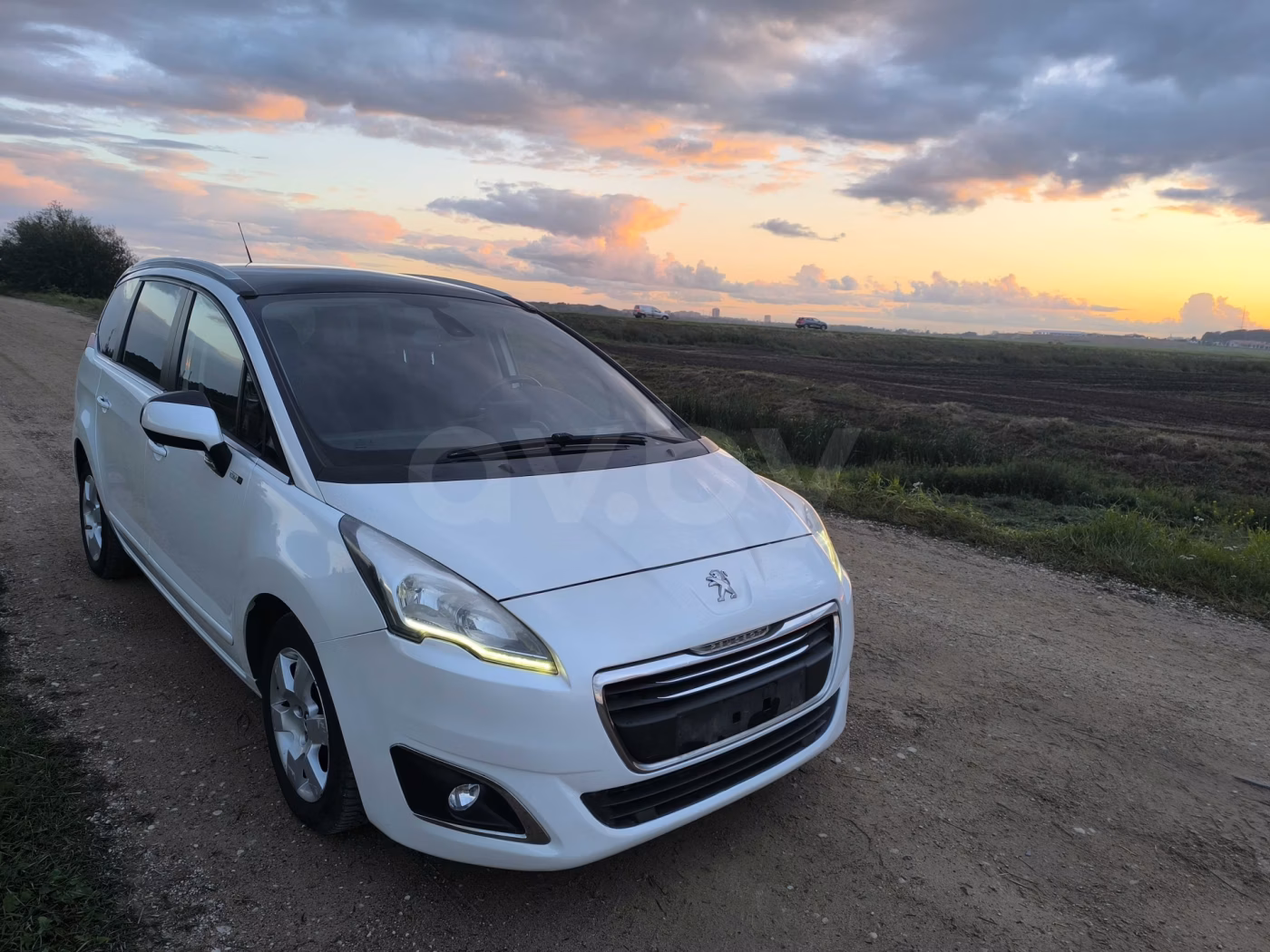 Peugeot 5008 фото 2