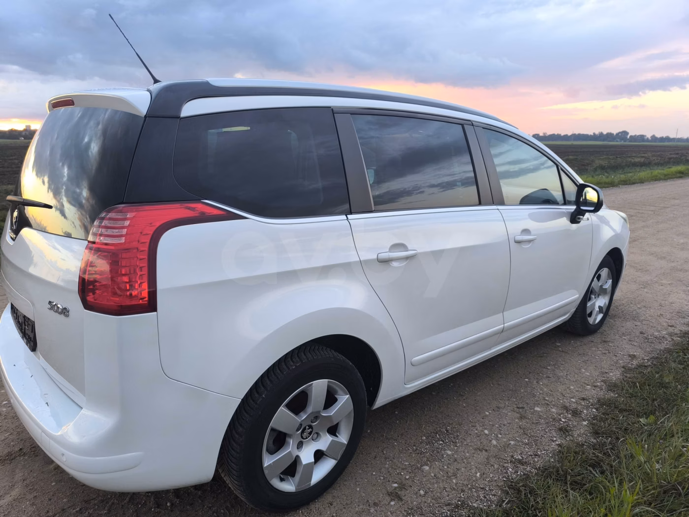 Peugeot 5008 фото 10