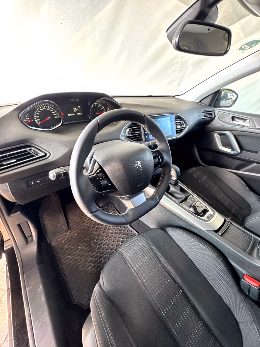 Peugeot 308 фото 10