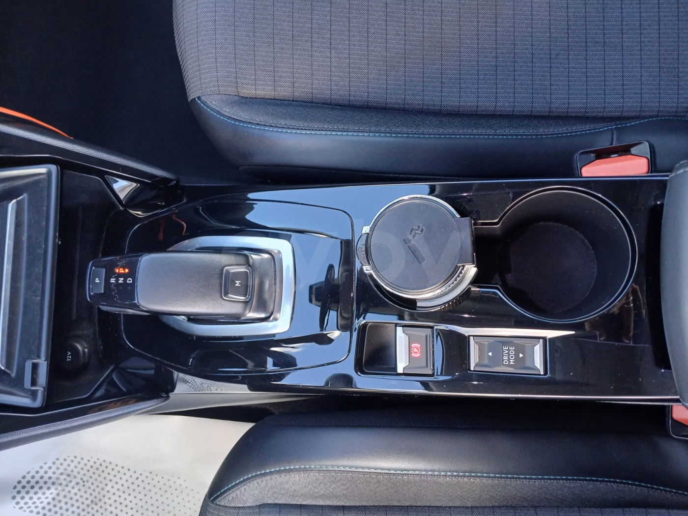 Peugeot 2008 фото 7
