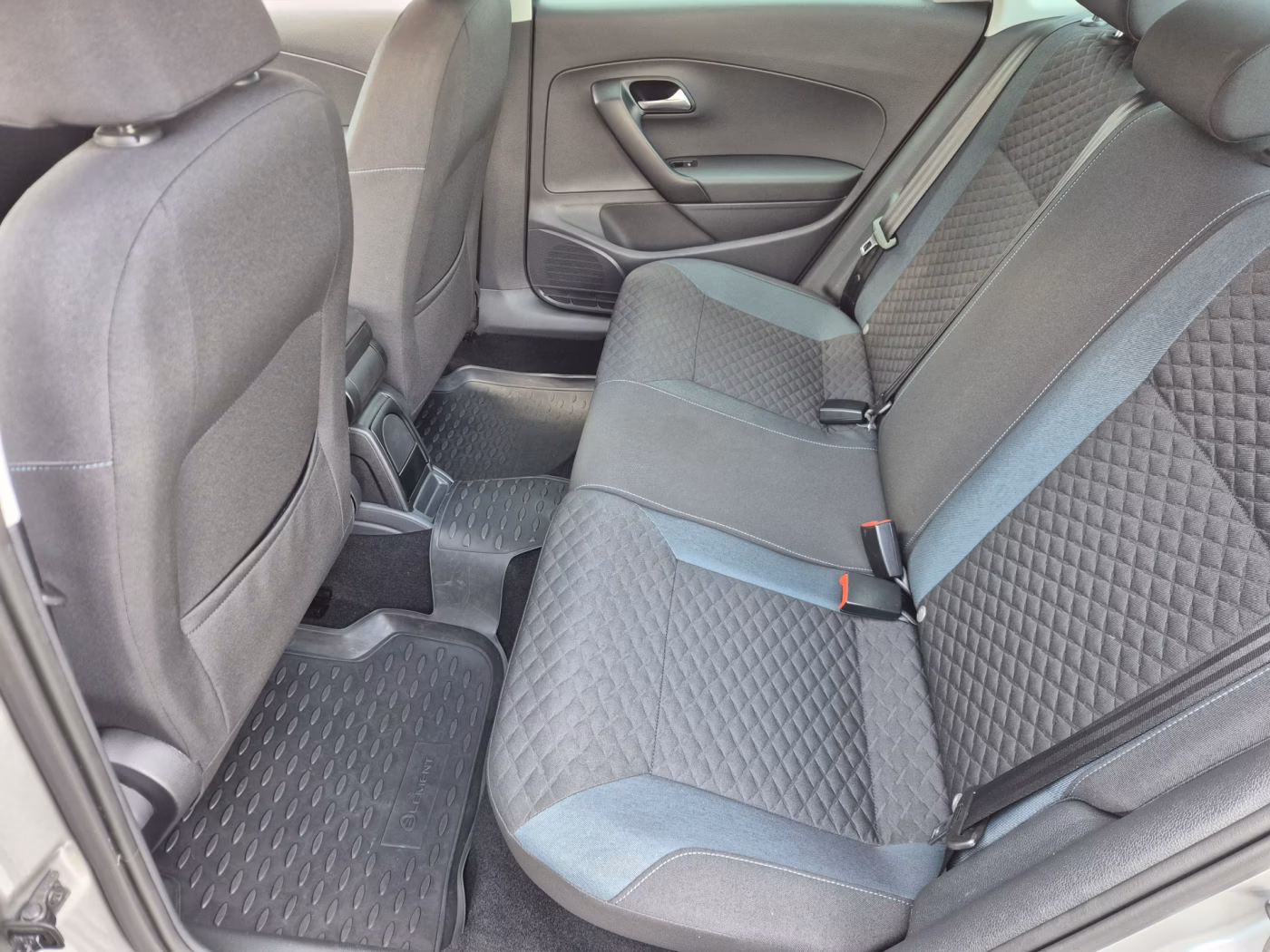 Volkswagen Polo Sedan фото 10