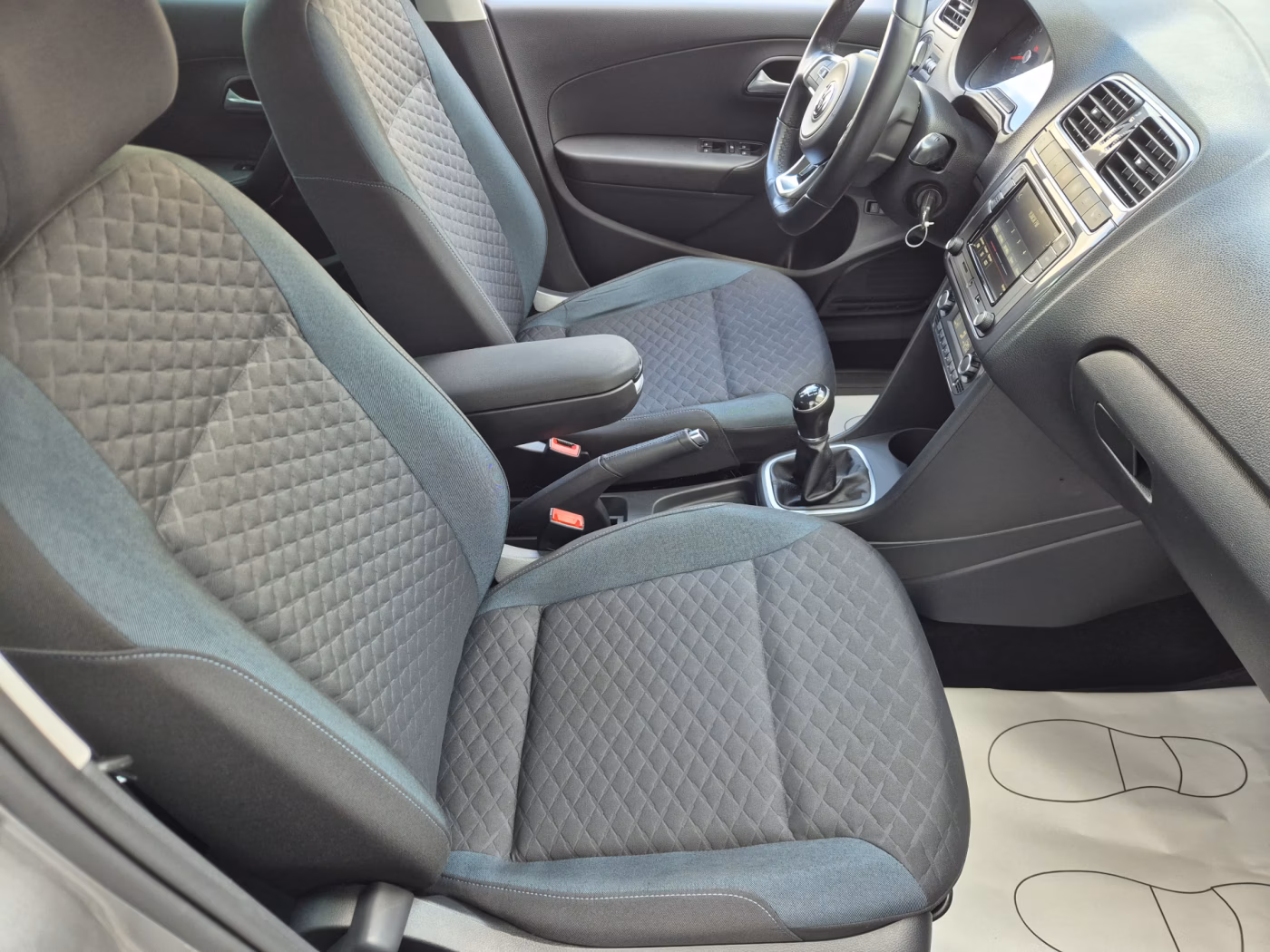 Volkswagen Polo Sedan фото 12