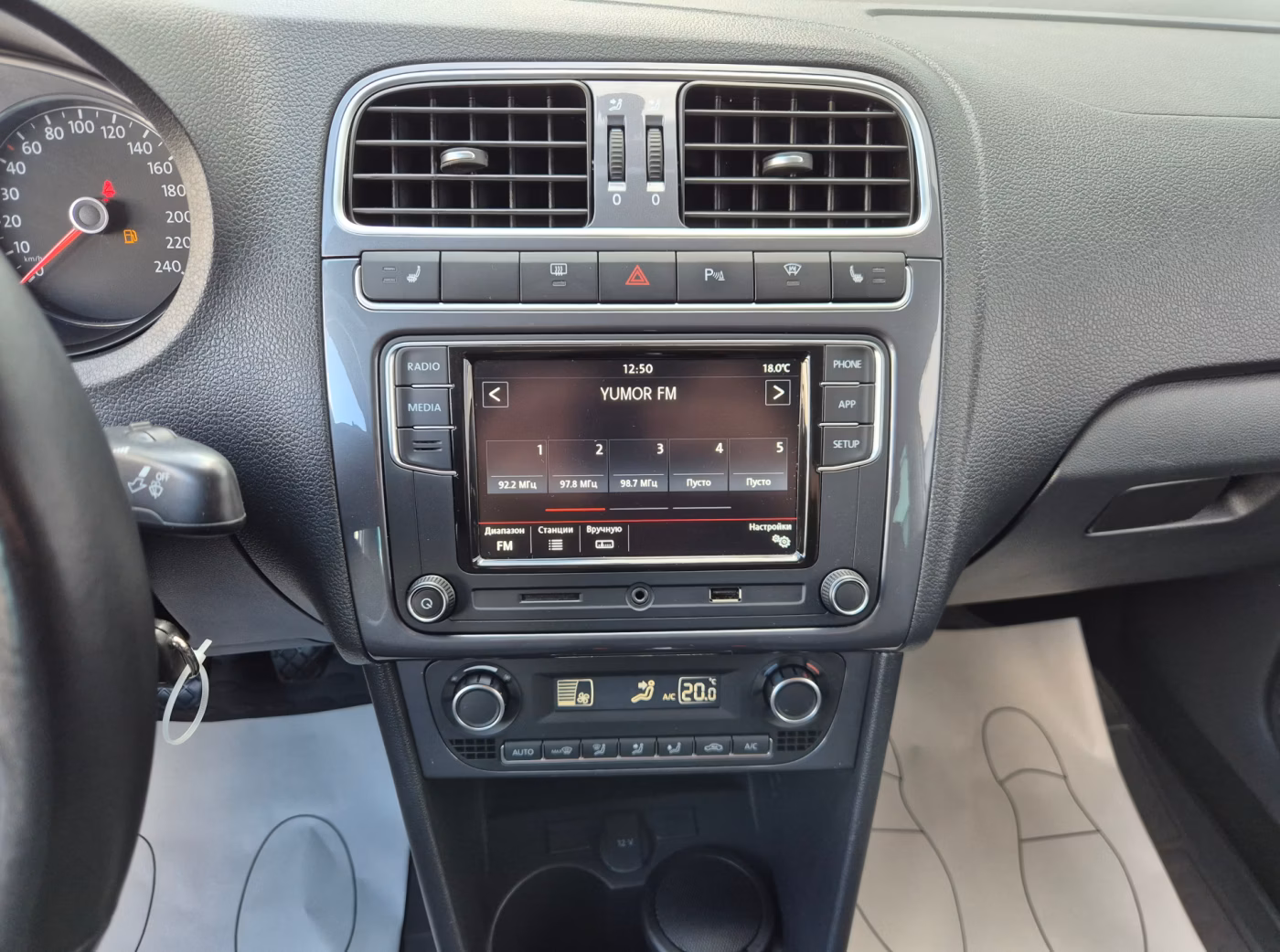 Volkswagen Polo Sedan фото 17