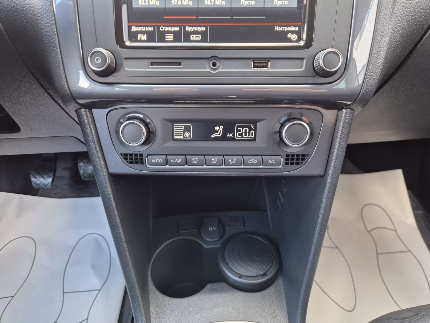 Volkswagen Polo Sedan фото 18
