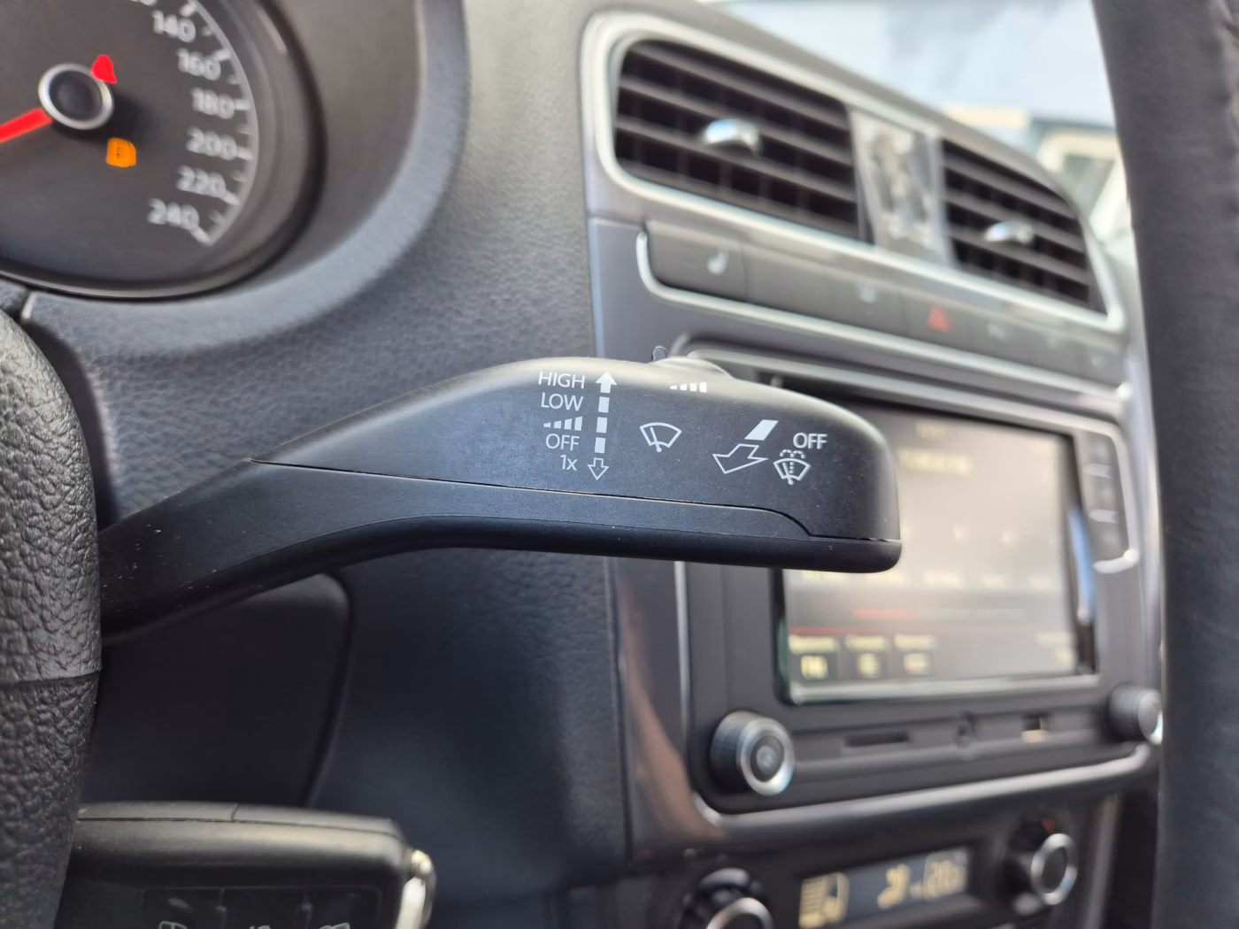 Volkswagen Polo Sedan фото 22