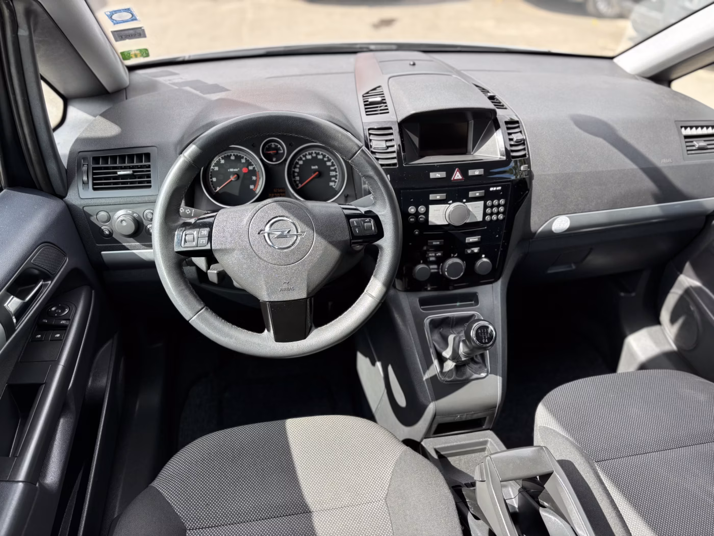 Opel Zafira фото 9