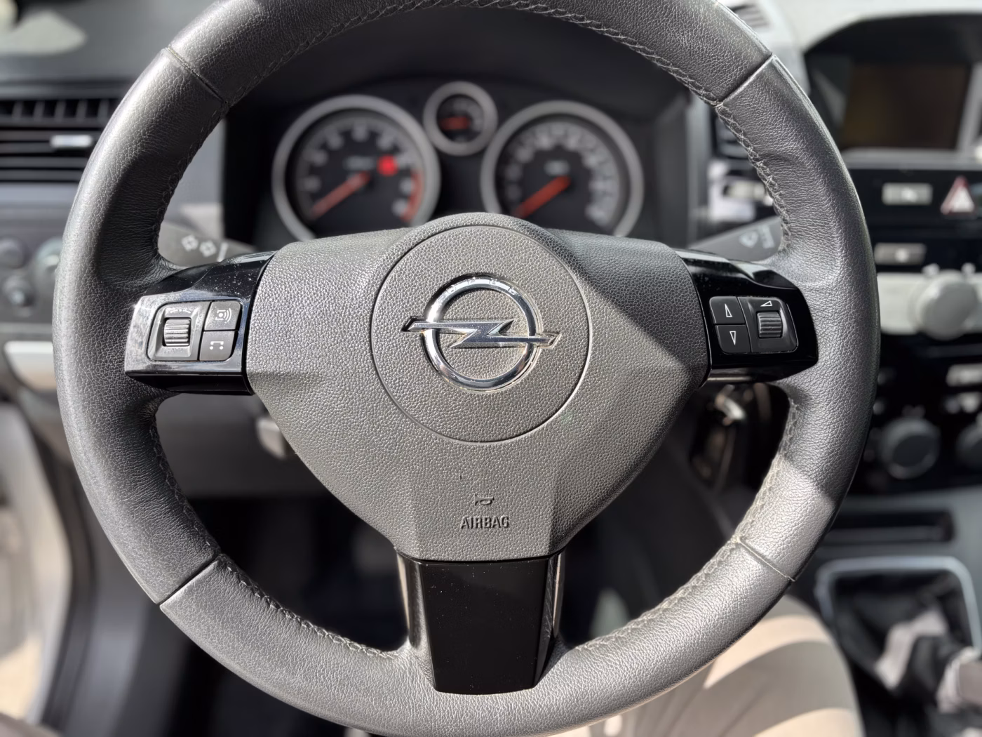 Opel Zafira фото 10