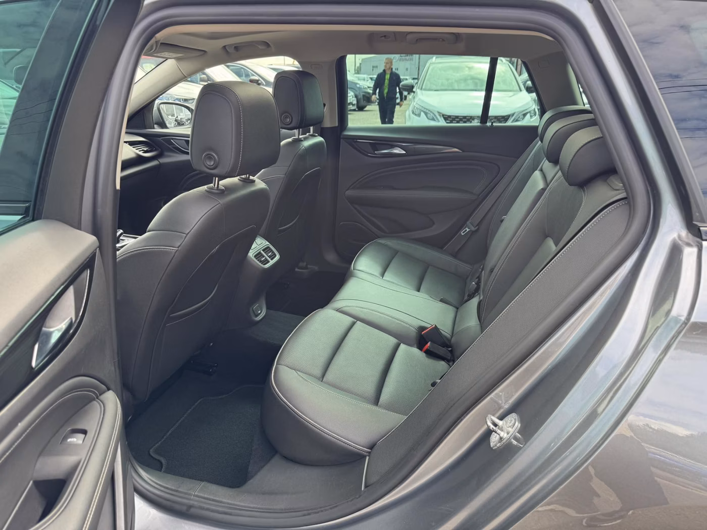 Opel Insignia фото 14