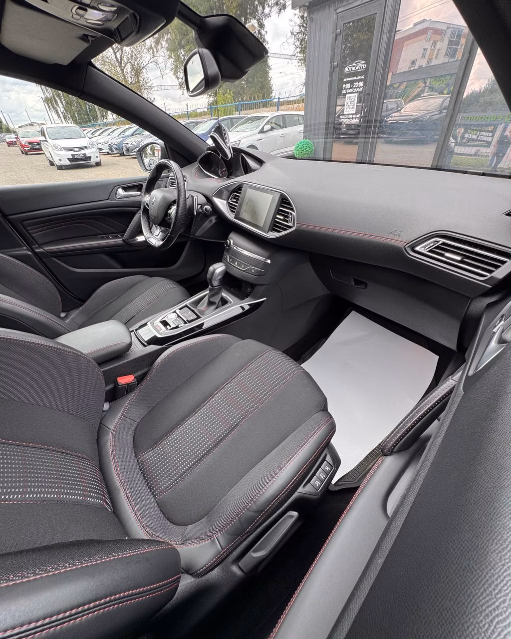 Peugeot 308 фото 10