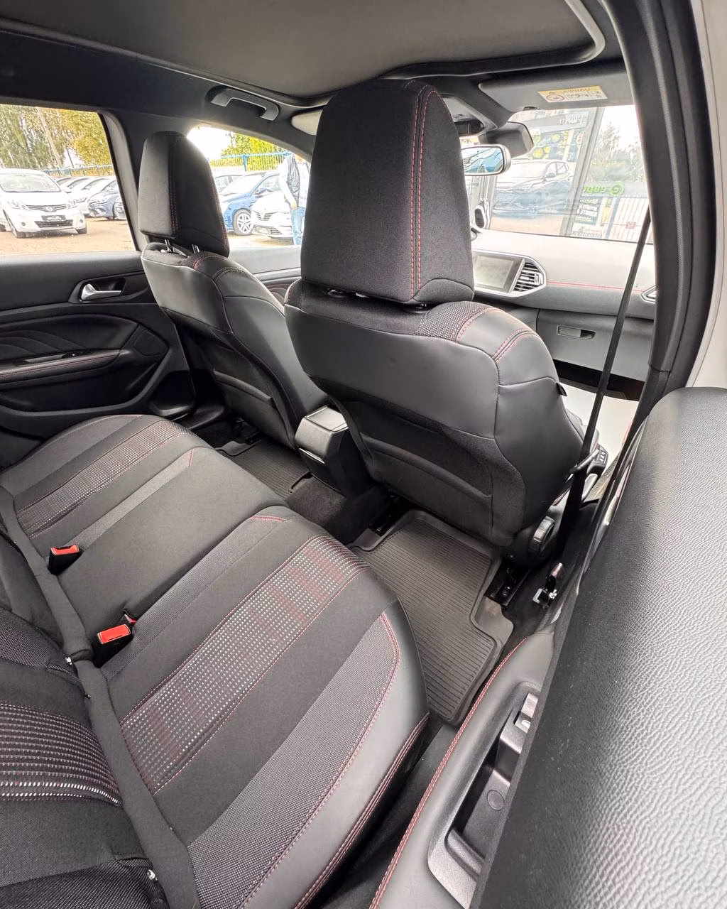 Peugeot 308 фото 12