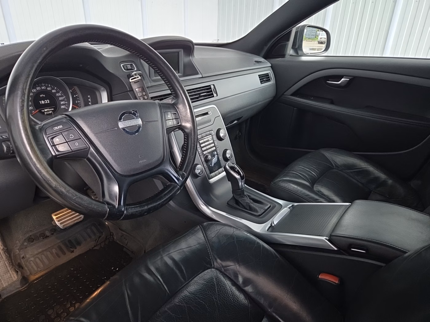 Volvo V70 фото 9