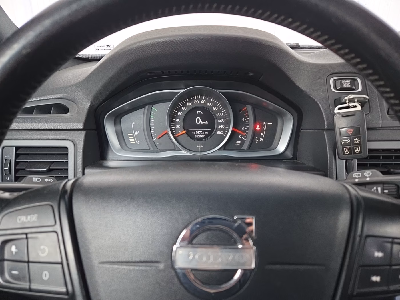 Volvo V70 фото 12