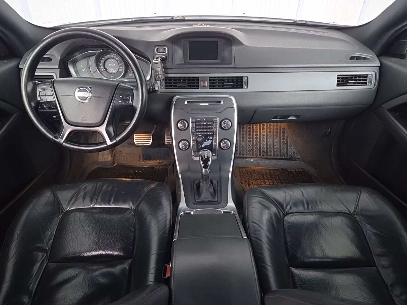 Volvo V70 фото 10