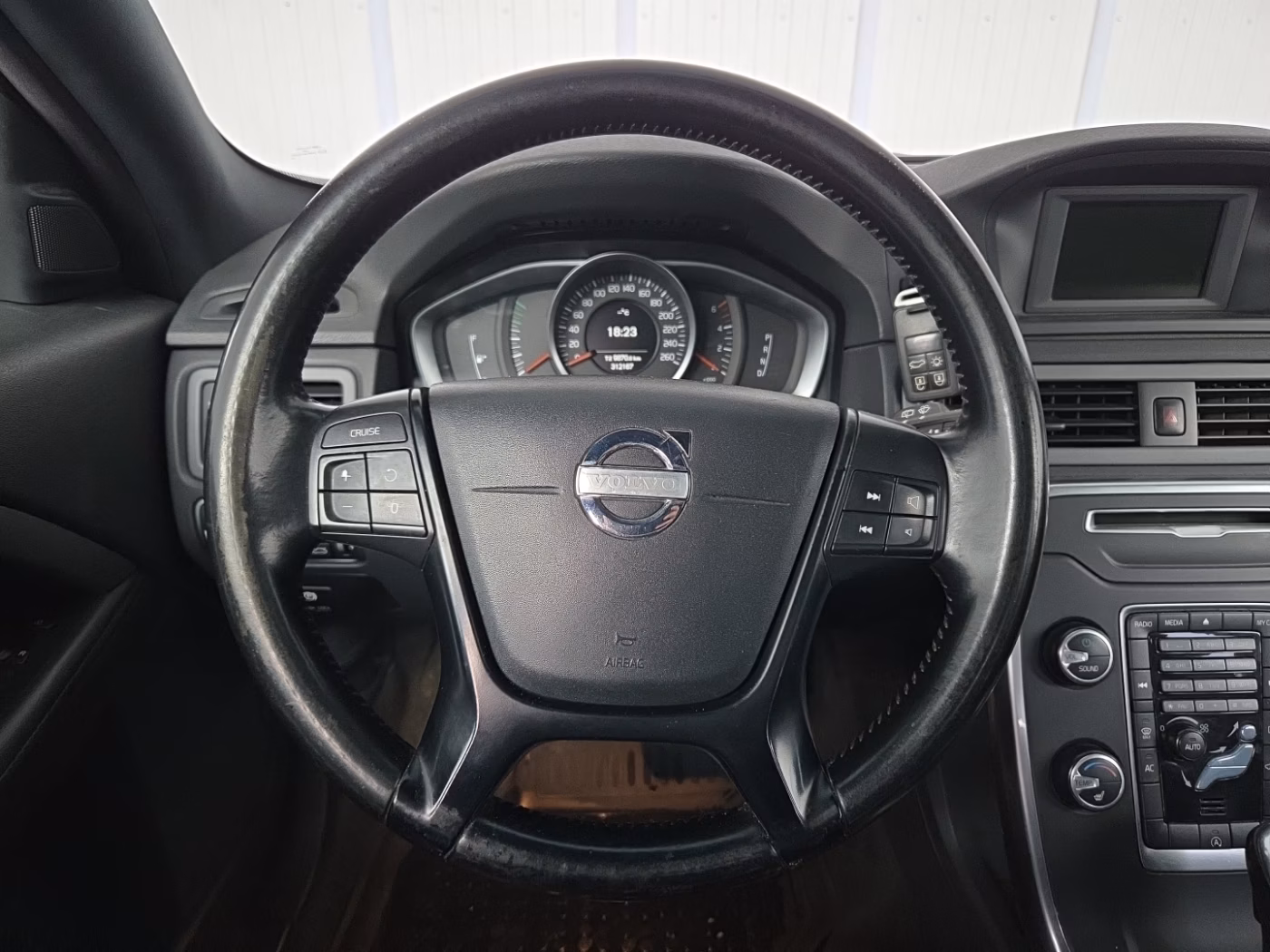 Volvo V70 фото 11