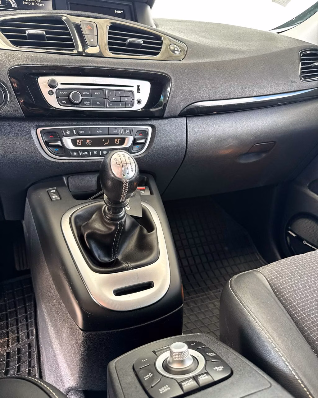 Renault Grand Scenic фото 12