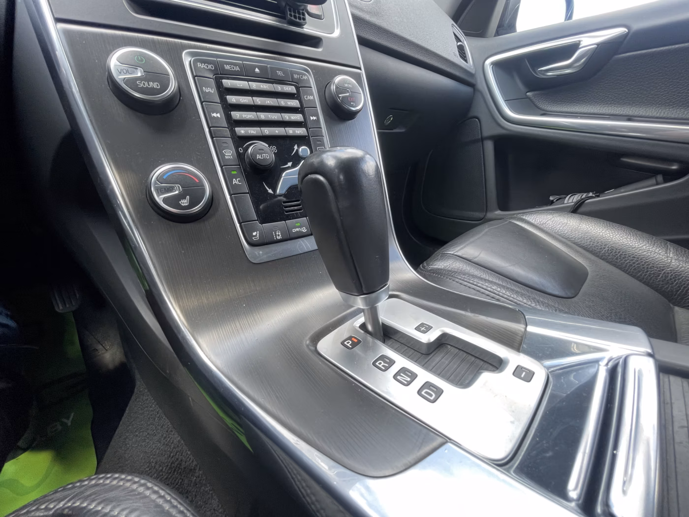 Volvo V60 фото 18