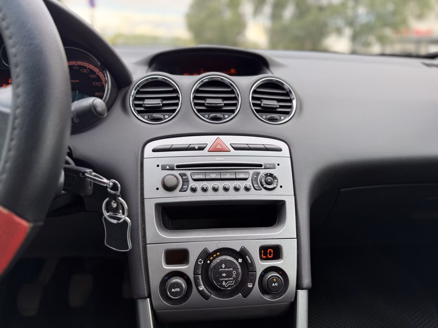 Peugeot 308 фото 10