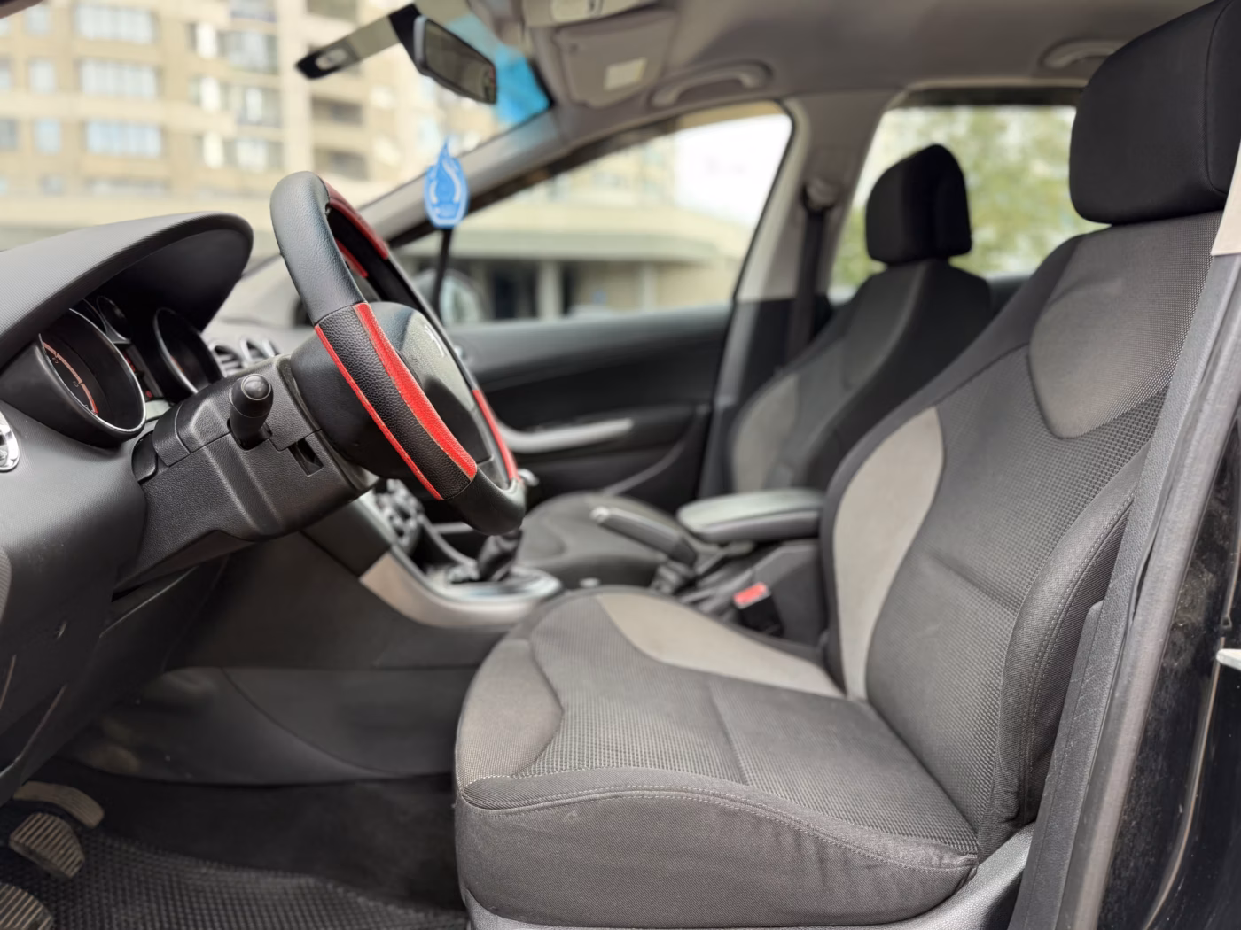 Peugeot 308 фото 13