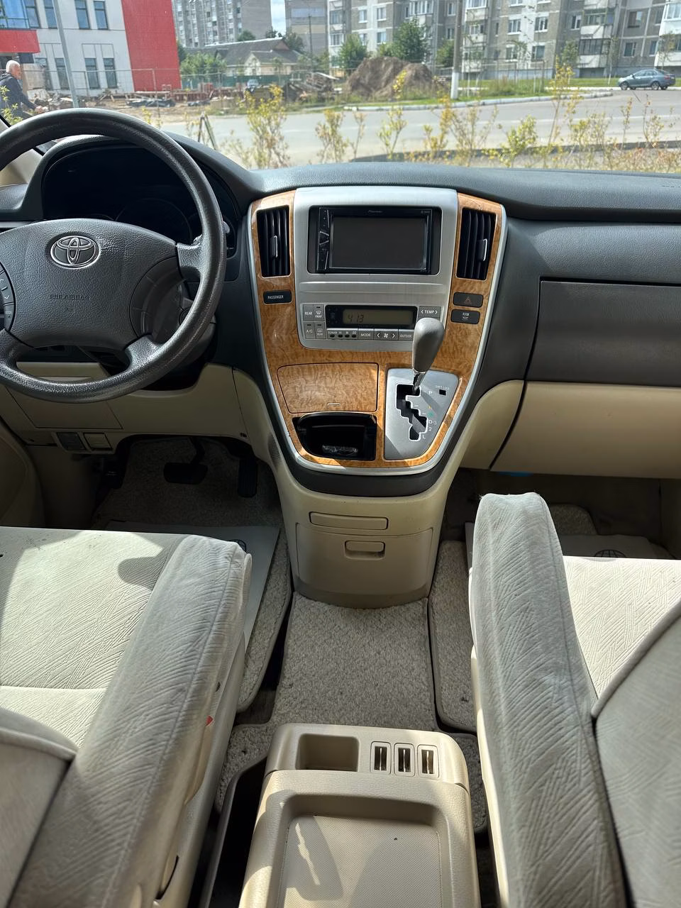 Toyota Alphard фото 11