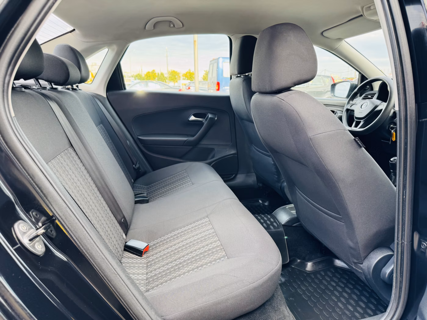 Volkswagen Polo Sedan фото 7
